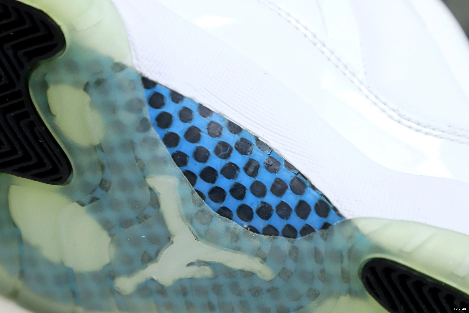 BLUE AIR LOW RETRO LEGEND 11 JORDAN 1004